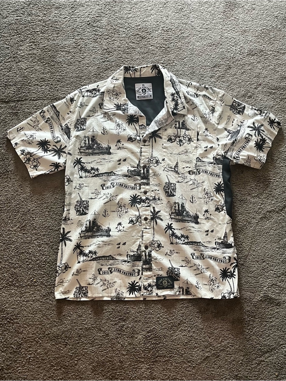 Casual Short-Sleeve Tropical Print Button-Down Shirt - White/Black